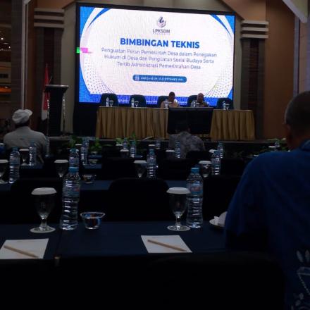 Pambakal Desa Mataraman menghadiri Bimtek Penegakan Hukum Di Desa Dan Penguatan Sosial Budaya