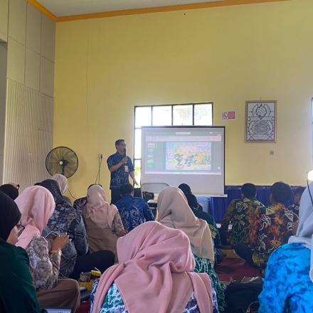 Kaur Pemerintahan menghadiri acara Pedoman Penyusunan dan Pendagunaan Data Profil Desa 