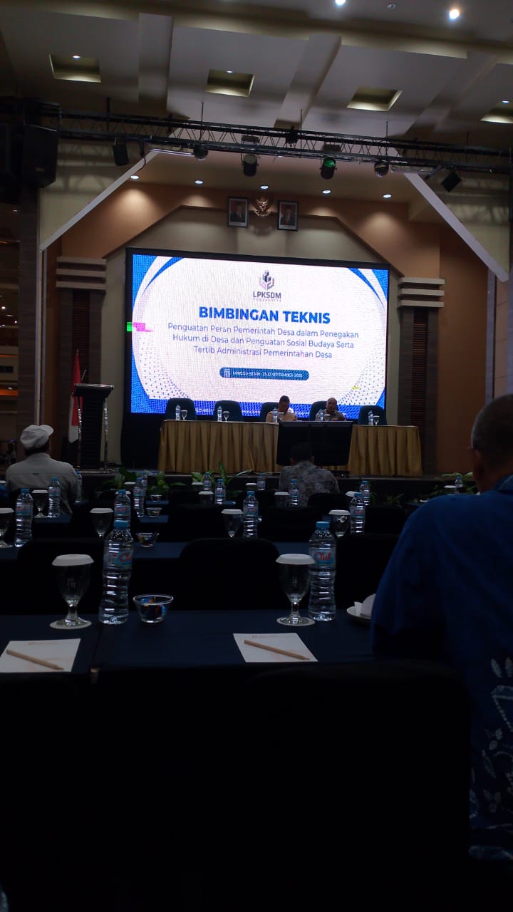 Pambakal Desa Mataraman menghadiri Bimtek Penegakan Hukum Di Desa Dan Penguatan Sosial Budaya