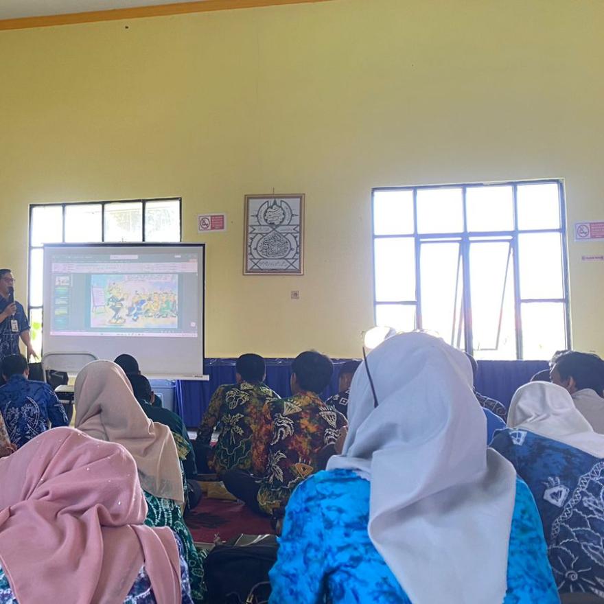 Kaur Pemerintahan menghadiri acara Pedoman Penyusunan dan Pendagunaan Data Profil Desa 